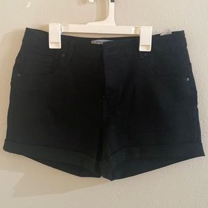 New jeans Shorts without tag Color black.